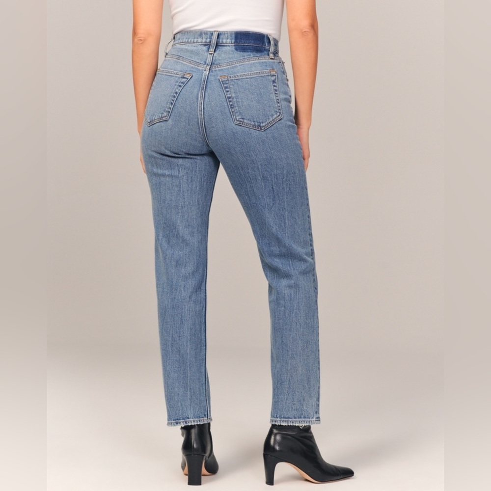 Abercrombie Curve Love Ultra High Rise Ankle Straight Jean Size 2L - Picture 3 of 11